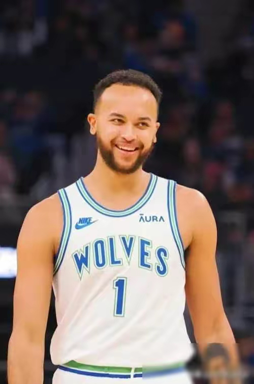 冲刺阶段欧篮联传出新动向；明尼苏达森林狼篮板制胜；管理层表态——管理层满意；球队文化再被提及的简单介绍