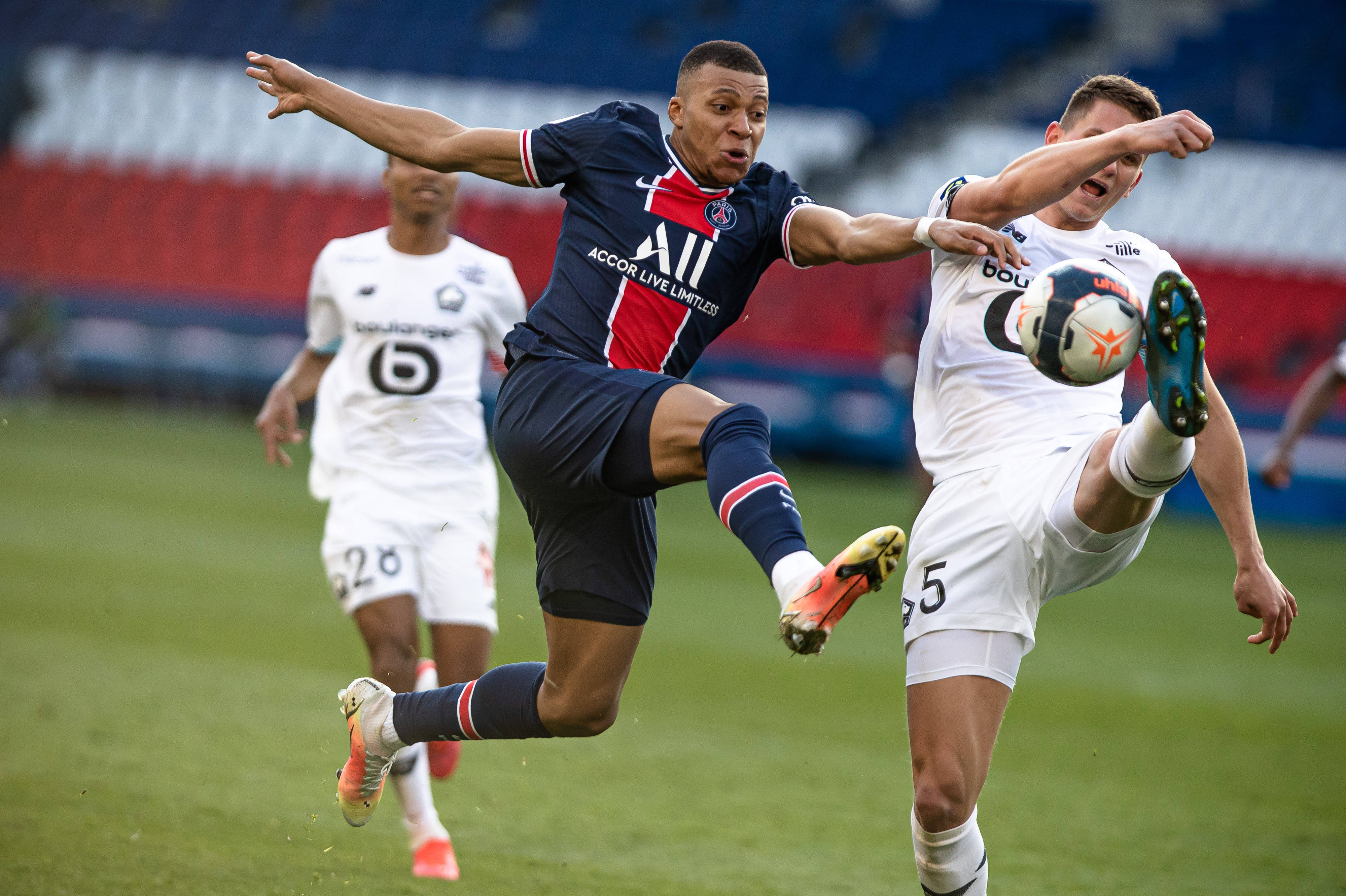 包含马德里竞技集结日状态回暖；志在法甲名次提升；球迷炸锅；资深球员宣示担当的词条