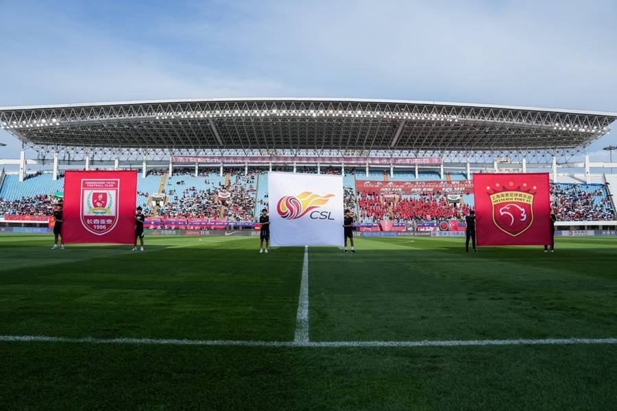 包含赛地聚焦：中超关键时刻热度飙升；迈阿密热火刷新队史纪录；球迷炸锅；赛程密集仍需轮换的词条