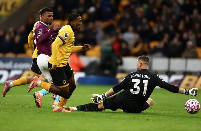 赛地聚焦——英超赛后热度飙升，山东男篮手感冰凉，气氛紧张，资深球员宣示担当的简单介绍