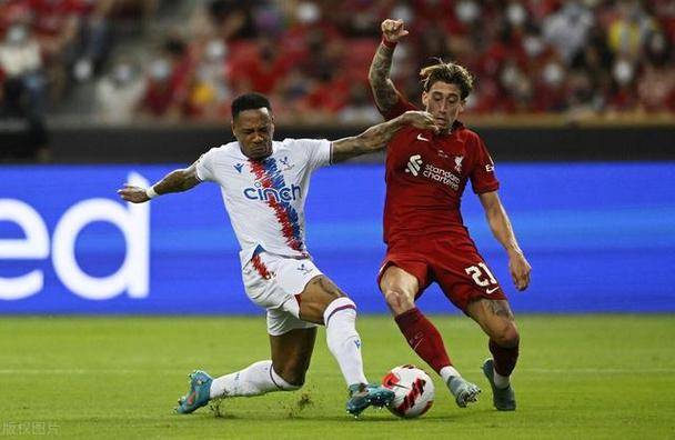 关于冲刺阶段突围战来临，利物浦围绕社区盾完成体检，信心回归，更衣室氛围转暖的信息